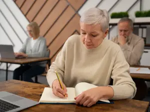 Guvernul anunță care pensionari au primit pensii recalculate greșit. Ce trebuie să facă vârstnicii? Foto: Freepik (fotografie cu caracter ilustrativ)