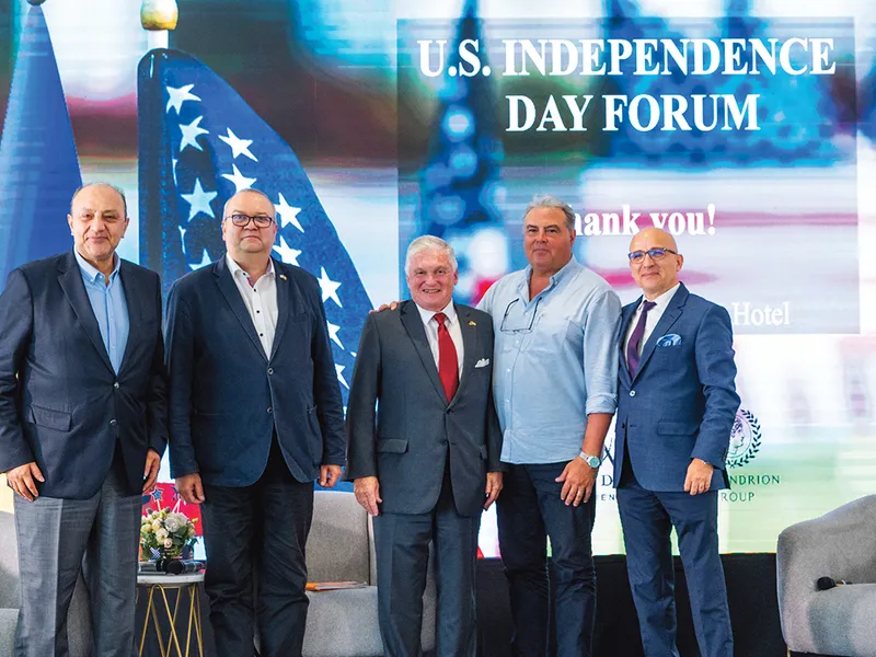 Nawaf Salameh, fondatorul Alexandrion Group, fostul consilier prezidențial George Scutaru, ambasadorul Adrian Zuckerman, istoricul Adrian Cioroianu, fost ministru de externe, și jurnalistul Sabin Orcan, directorul Newsweek România