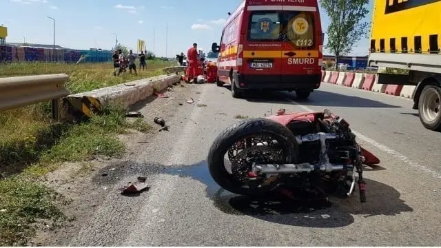 Motocicleta a scăpat, motociclistul - nu/FOTO: ziaruldeiasi.ro