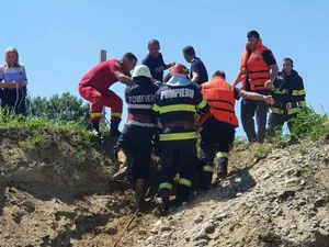 Doi frați, de 17 și 21 de ani, au murit înecați într-o baltă escavată, adâncă de 4 metri Foto: ISU Vâlcea