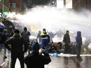 Lockdown parțial în Olanda, din cauza COVID: manifestanții anti-restricții au aruncat cu pietre. / Foto: world-today-news.com