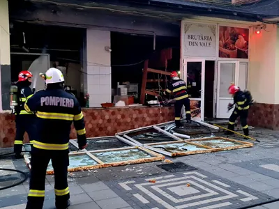 Explozie la o pizzerie din Pașcani. Zona a fost evacuată pentru că în interior erau butelii GPL Foto: ISU Iași