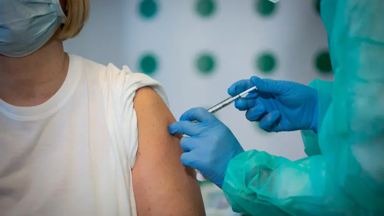 Bucureştiul, pe primul loc la rata de vaccinare anti-COVID: 44%. / Foto: digi24.ro