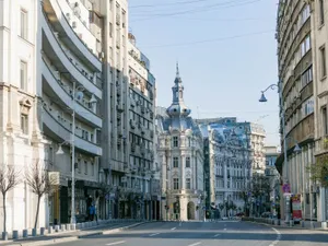 Din 29 mai, centrul Bucureștiului va deveni pietonal în weekend-uri. Foto Alberto Groșescu