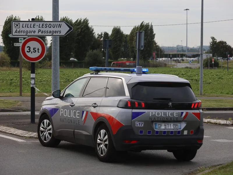 Teroriștii fac haos în Europa. Alerte cu bombă pe 14 aeroporturi din Franța, 8 evacuate - Foto: Profimedia Images