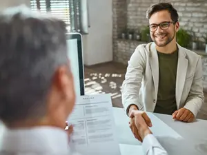 Românii sunt nemulţumiţi de salariul lor actual, pe fondul inflaţiei şi vor un job nou Foto: news.ro (fotografie cu rol ilustrativ)