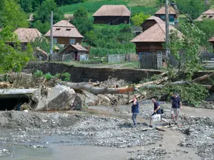 Vine viitura. Cod galben şi portocaliu în nord-vestul ţării - Foto:  CUVINTE CHEIE autoritati evaluare pagube inundatii alba ocolis viitura munte muntii apuseni DREPTURI DE AUTOR INQUAM PHOTOS / Raul Stef