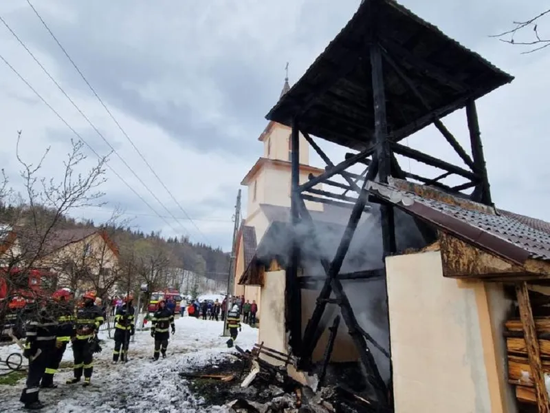 Incendiu la biserica din Căiuți Foto: bacau.net