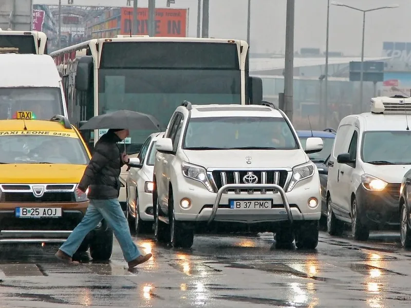 Ploui şi vânt puternic. Este trafic în creştere, pe arterele care intră în marile oraşe ale ţării - Foto: PXHere