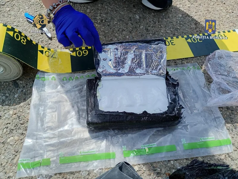 17 kg de cannabis urmau să se vândă pe litoral, de 1 Mai. Polițiștii au împânzit stațiunile Foto: DIICOT