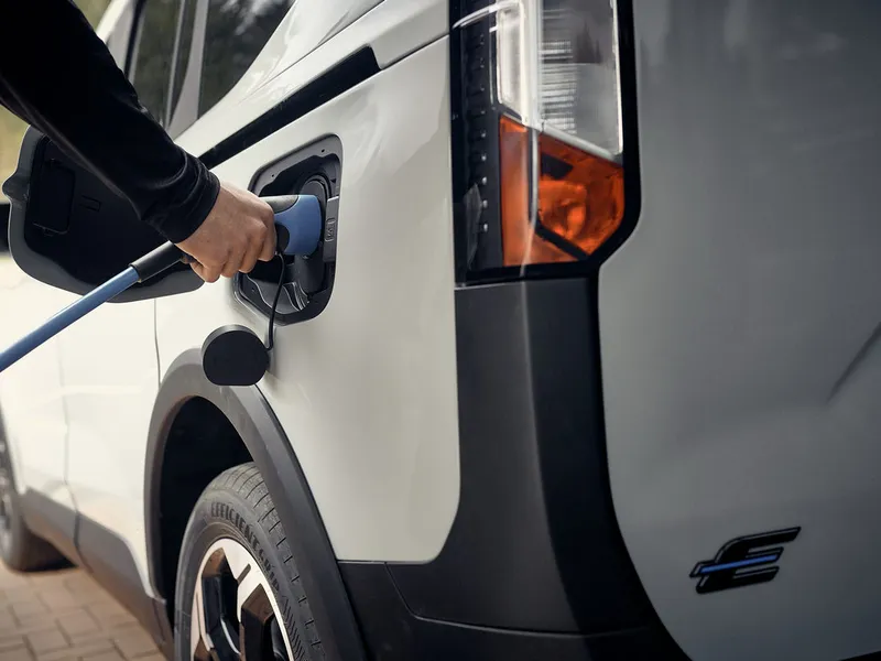 Ford E-Transit Courier, prima mașină electrică făcută în România - Foto: Ford