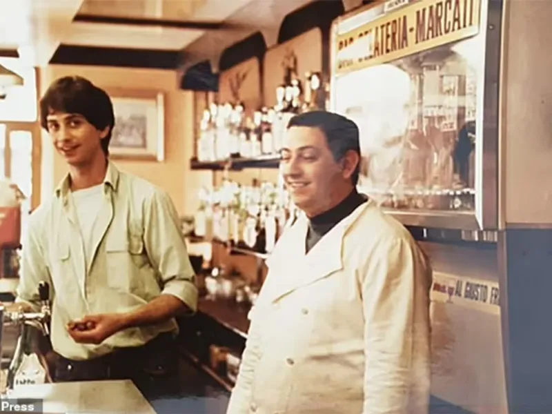 Roberto Linguanotto (dreapta), în anii '80, la restaurantul Le Beccherie.