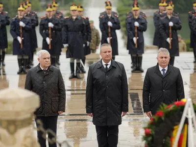 Nicolae Ciucă la ceremonia desfăşurată la Mormântul Ostaşului Necunoscut - Foto: INQUAM Photos/ George Călin