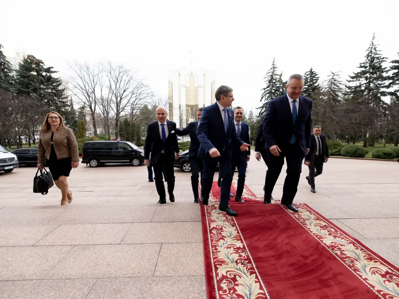 Nicolae Ciucă, la Chișinău: „Nu foarte departe, vom fi împreună în marea familie europeană” - Foto: Facebook/Igor Grosu