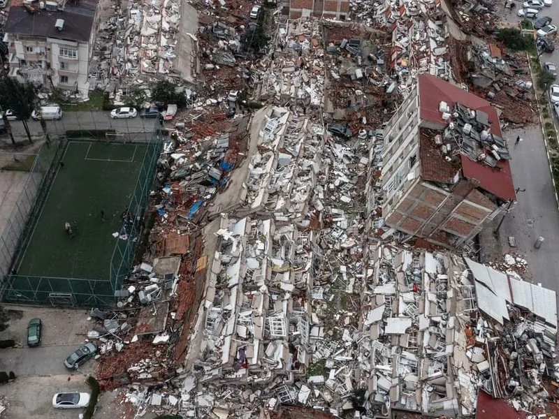 De ce nu trebuie să o iei pe scări la cutremur - Foto: Twitter