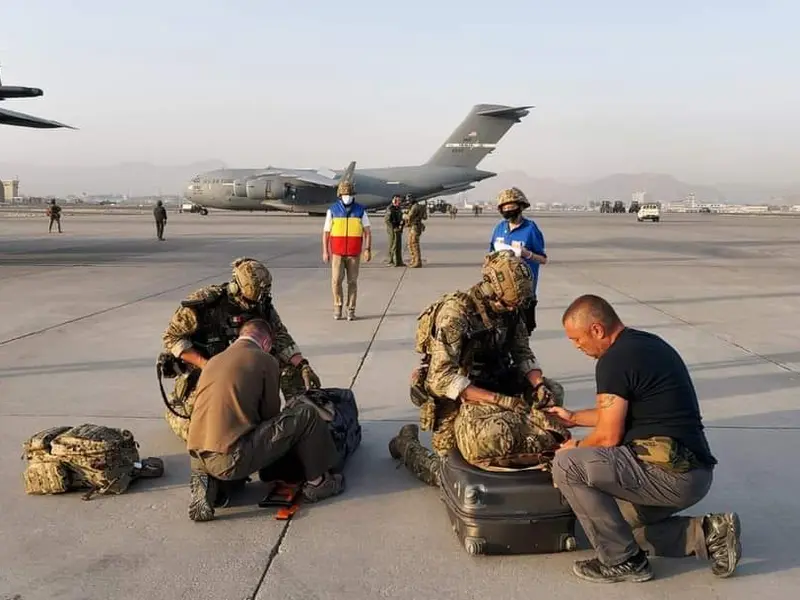 Al doilea român a fost recuperat de pe aeroportul din Kabul. FOTO: MApN