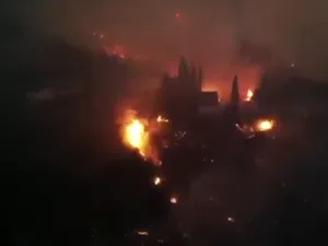 Sute de oameni din nordul Italiei, evacuați după extinderea unui incendiu de vegetație/FOTO: Captura youtube