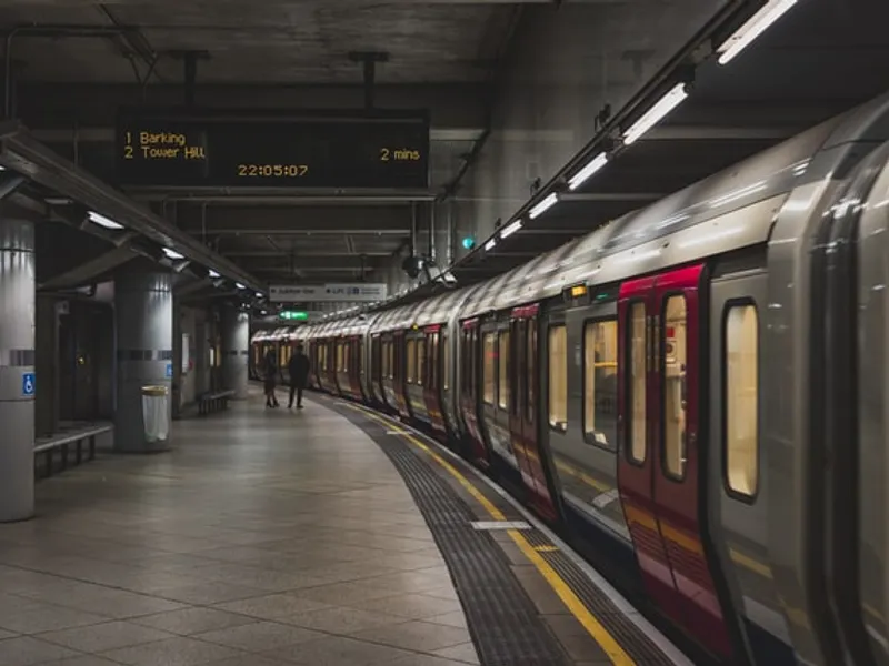 Metrorex oferă cartele gratis de metrou, în schimbul PET-urilor, sticlelor sau dozelor de aluminiu/FOTO: Unsplash