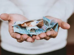 De azi, în România, poți scăpa de pușcărie după ce ai furat 999.000 €. Legea a fost promulgată - FOTO: Unsplash - Imagine cu rol ilustrativ