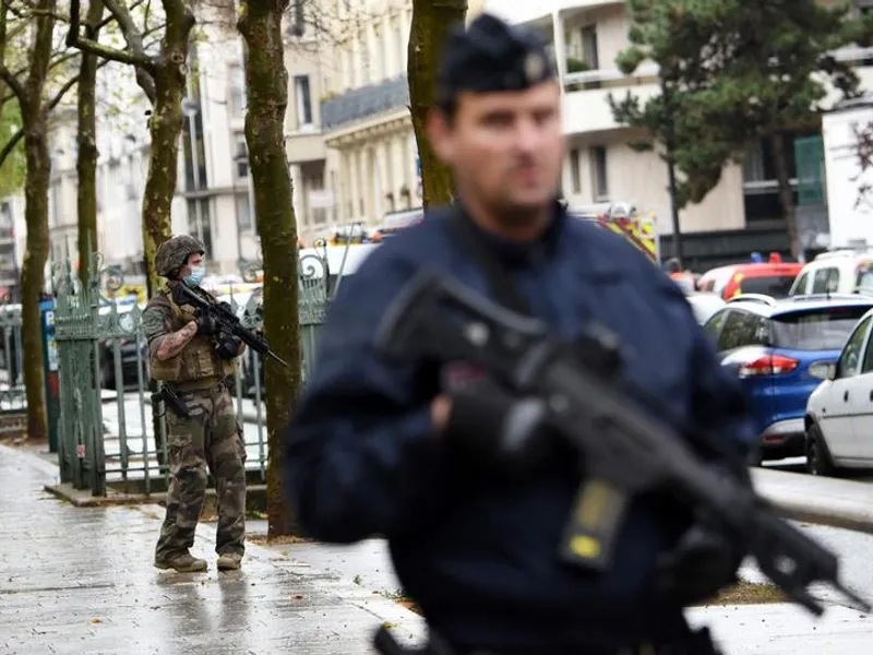 Forțe de ordine la Paris/FOTO: hotnews.ro