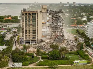 24 de locatari ai blocului au murit în urma prăbușirii. FOTO: Miami Herald