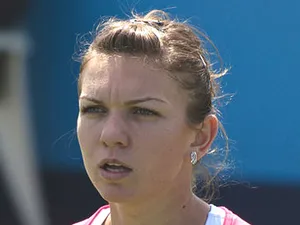 Simona Halep, la Openul UNICEF, din 2011, în meciul contra slovacei Dominika Cibulkova. - Foto: Wikimedia/Tabercil/CC BY 2.0