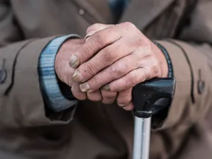 Ce se întâmplă cu pensionarii care trebuie să aducă documente de la angajatori care nu mai există Foto: Freepik (fotografie cu caracter ilustrativ)