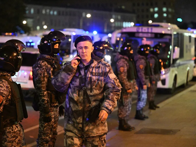 Poliția rusă monitorizează protestele antimobilizare/foto: Profimedia Images