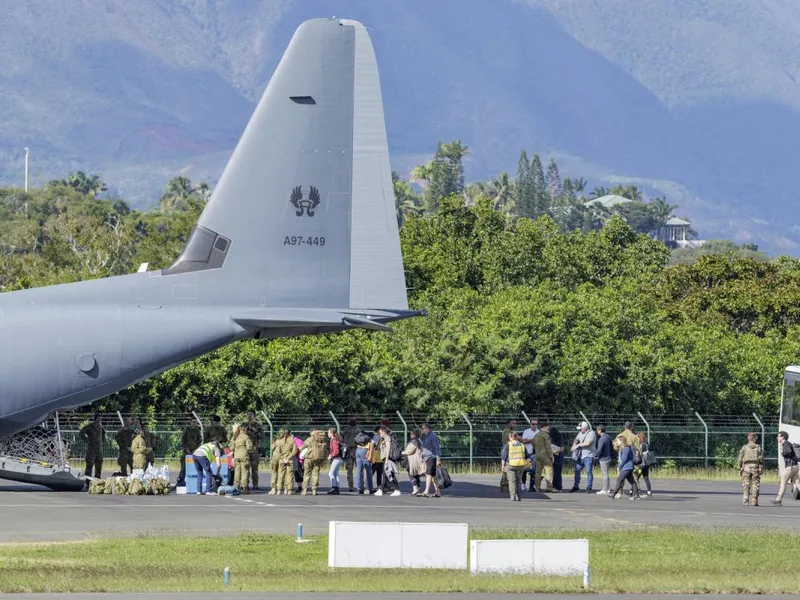 Cetățeni români evacuați din Noua Caledonie de autoritățile franceze şi australiene. Motivul? - Foto: MAI