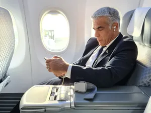 Yair Lapid, în drum spre Emirate. FOTO: Twitter