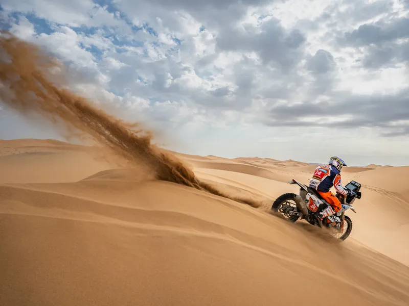 Raliul Dakar: Românul „Mani” Gyenes, pe locul 1. Dacia lui Al-Attiyah, pe 4, dar se apropie de 3 - Foto: Facebook/Emanuel Gyenes - Mani