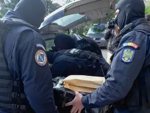 Poliţia Bucureşti, lucruri suspecte la achiziţia de echipamente pentru dotare. DNA face percheziţii - Foto: Poliţia Română