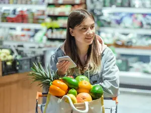 Ce poți să cumperi cu 100 de lei pentru 2 săptămâni Foto: Freepik.com - rol ilustrativ