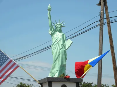 Povestea copiei Statuii Libertății din New York aflată la Boldești-Scăeni - Foto: adevarul.ro