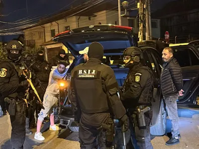 Oraș lipit de București sub teroare clanurilor de interlopi. Poliția întâmpinată cu săbii și topoare foto: Antena3