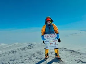 Primul român care a încheiat „Circuitul celor şapte vulcani” vrea să urce pe Everest. Când pleacă - Foto: Facebook/Adrian Ahriţculesei