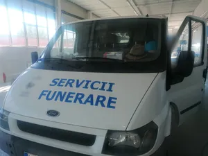 Șoferul unei firme de servicii funerare s-a prezentat la RAR Vaslui pentru o verificare tehnică în vederea redobândirii certificatului de înmatriculare suspendat în trafic. / Foto: RAR, Facebook