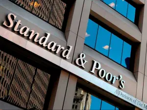 Standard & Poor's a îmbunătățit rating-ul României, de la „Negativ” la „Stabil”. / Foto: fanatik.ro