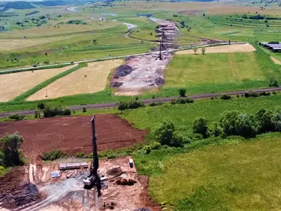 VIDEO Se lucrează pe 30 km din autostrada Transilvania. Deschidere: 2030. Cost: 10 milioane euro/km /Pro Infrastructura