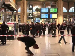 Atac cu cuţitul în Gare Centrale, din Paris. Sunt şase răniţi, dintre care unul este în stare gravă - Foto: captură video jn.pt