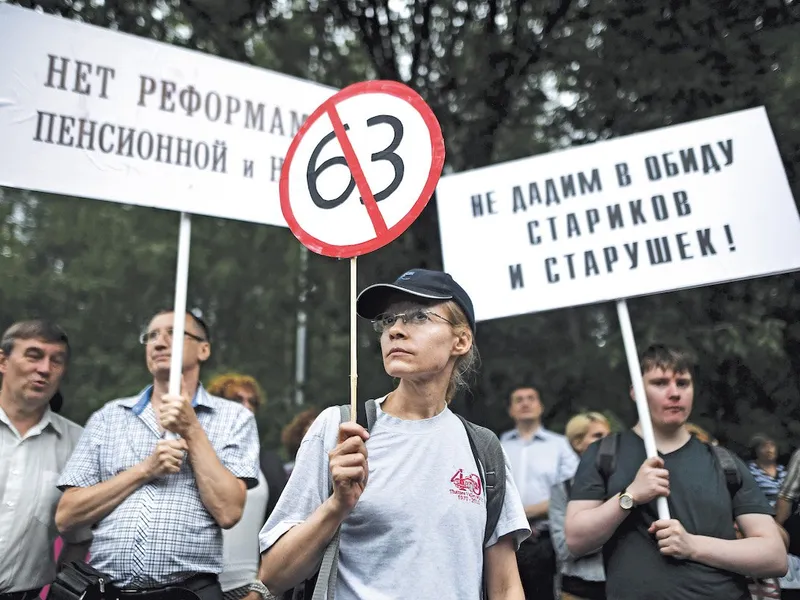 VÂRSTA NEMULŢIMIRILOR. O parte dintre cei 1.000 de demonstranţi care au protestat împotriva modificărilor sistemului de pensii, pe 18 iulie, în Moscova