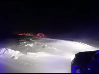 Prima ninsoare mai serioasă, primul „iad alb”: drumuri închise, mașini blocate, accidente / Foto: captură video