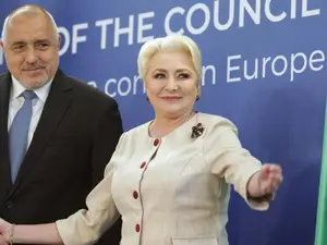 Premierul bulgar Boiko Borisov, pe când avea contacte fizice cu Viorica Dăncilă/FOTO: digi24.ro