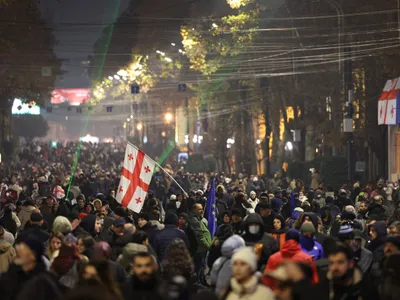 12 nopți consecutive de proteste în Georgia. Mii de georgieni pro-UE, în fața Parlamentului - Foto: Profimedia Images