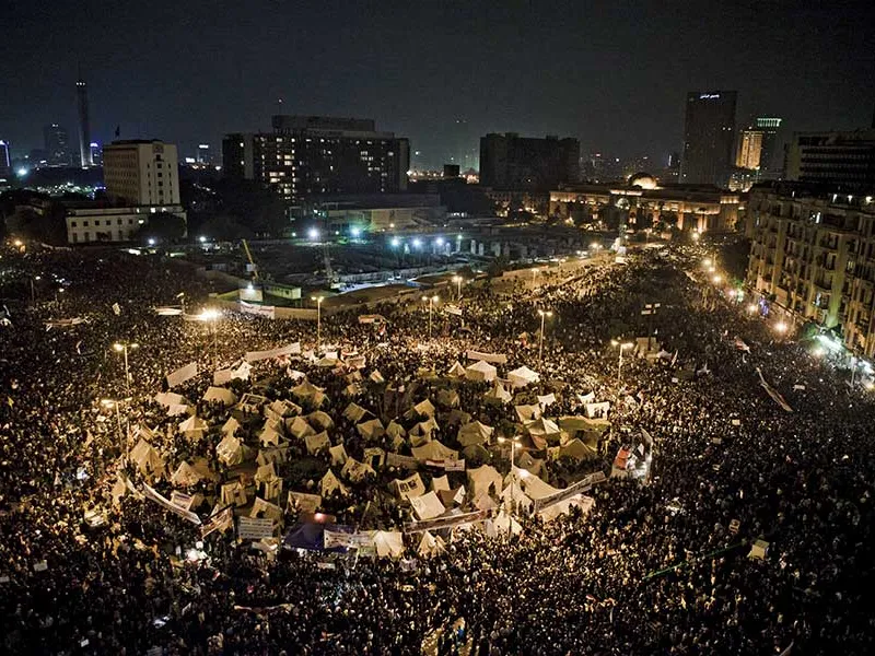 PRAGUL LIBERTĂȚII Protestatari în Piața Tahrir din Cairo în timpul demonstrațiilor împotriva președintelui egiptean Mohammed Morsi, în noiembrie 2012 