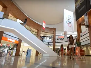 Un fost mall se transformă în agora şi va avea inclusiv o piaţă a producătorilor locali - Foto: captură video YouTube/Mircea Moisescu