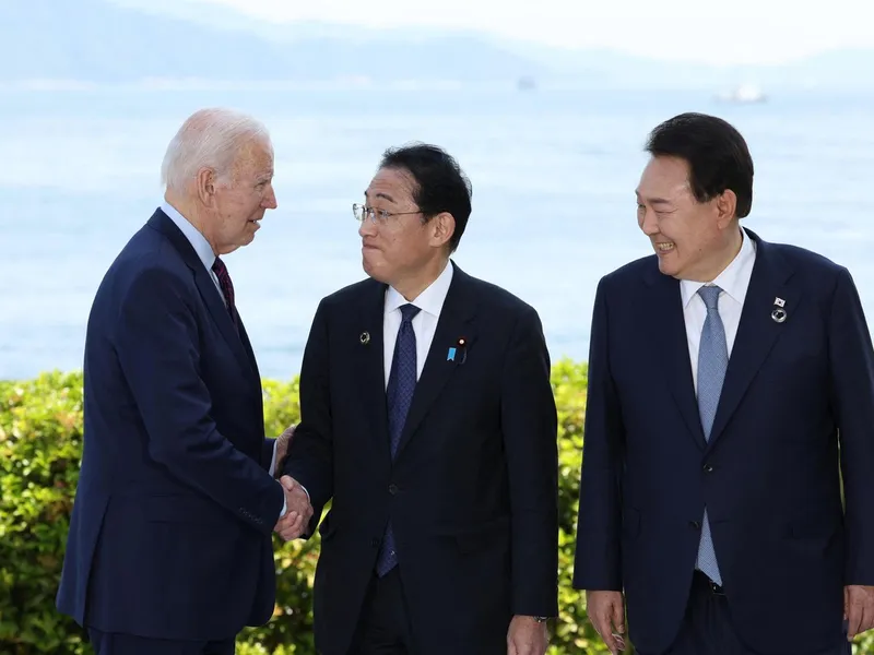 Joe Biden a propus o viitoare întâlnire cu premierul nipon Fumio Kishida şi pe preşedintele sud-coreean Yoon Suk Yeol la Washington - Foto: Profimedia Images