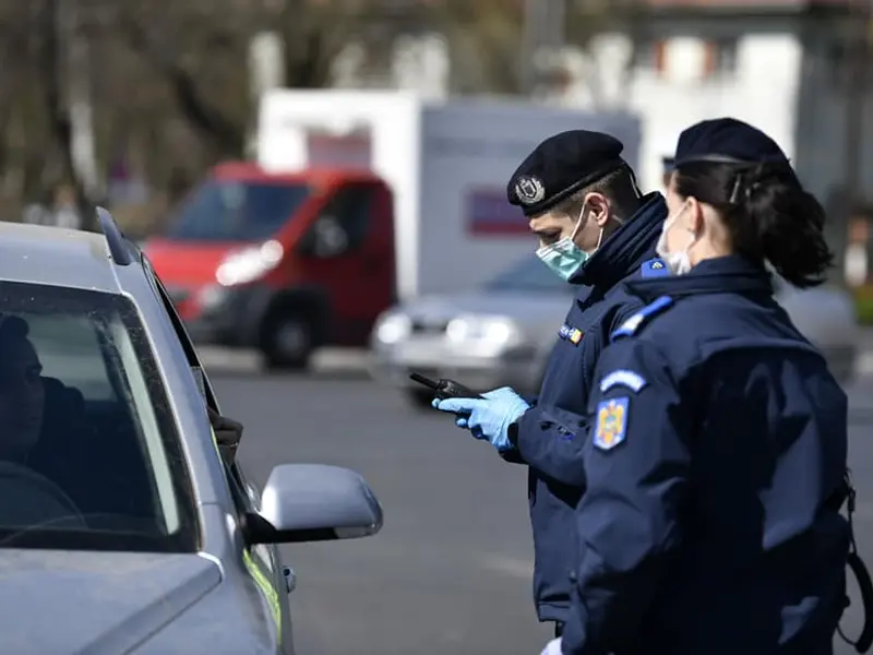 Un gălățean a fost amendat cu 15.000 de lei după ce a aruncat o ţigară pe geamul autoturismului/FOTO: Facebook/Jandarmeria Română