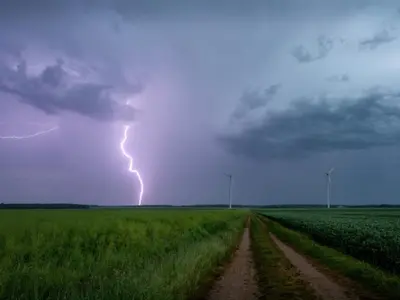 Trei județe din țară sub cod portocaliu de vijelii puternice. Care sunt zonele vizate? - Foto: ANM / imagine cu rol ilustrativ