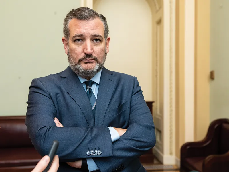 ARĂTÂND CU DEGETUL Senatorul Ted Cruz a pus agravarea problemei pe seama administrației Biden pentru lipsa de politici federale în materie de imigrație